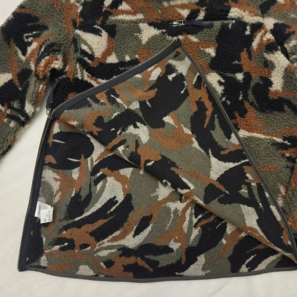 L.L. Bean camo turtleneck pullover fleece - Picture 6 of 8